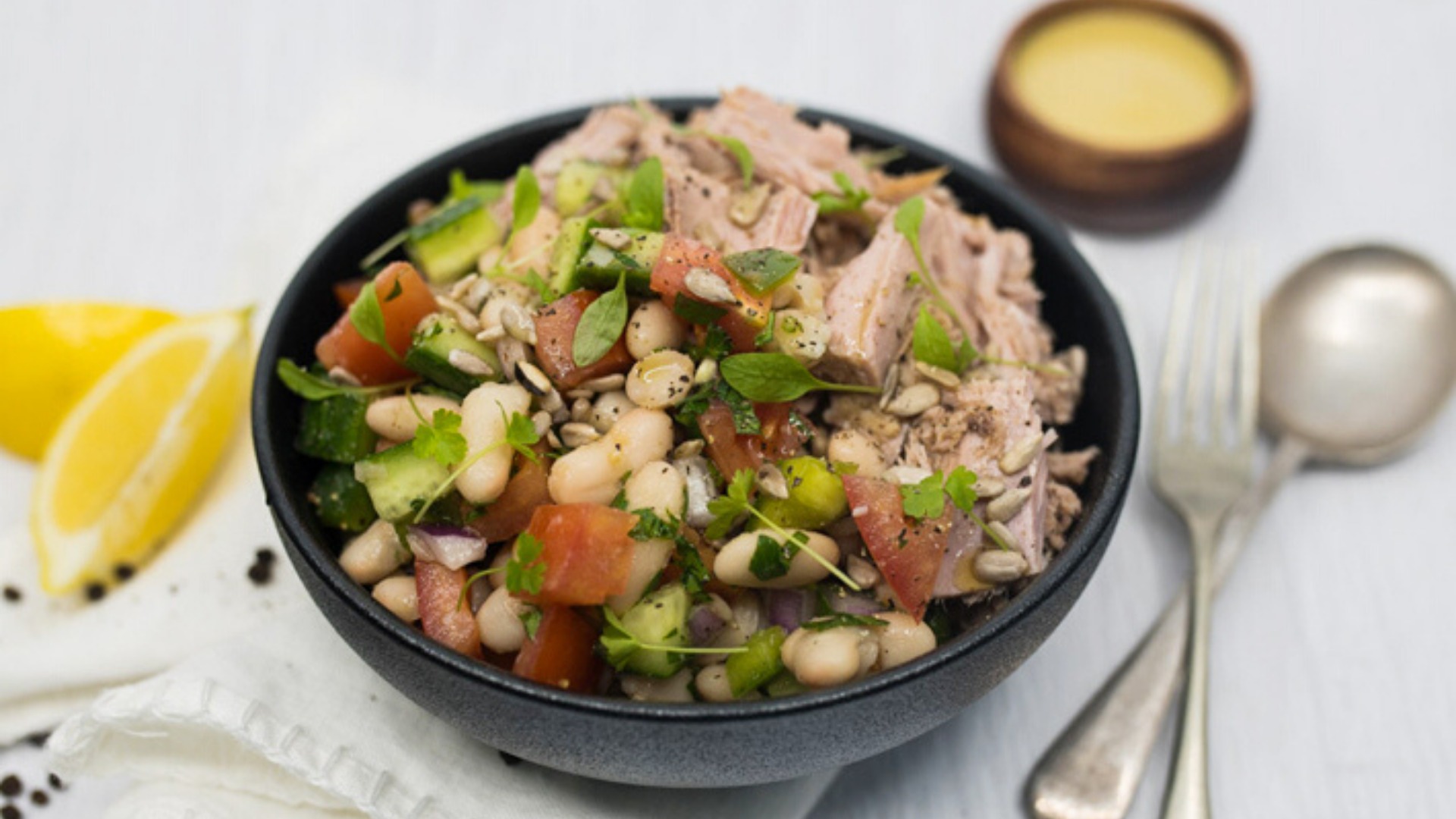 Mediterranean Tuna and White Bean Salad